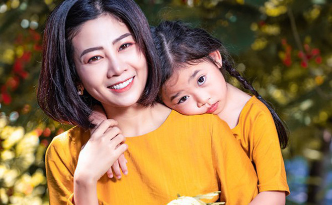 Đau lòng hình ảnh con gái cố diễn viên Mai Phương bên linh cữu - hỏi mẹ: Mẹ đi chừng nào về?