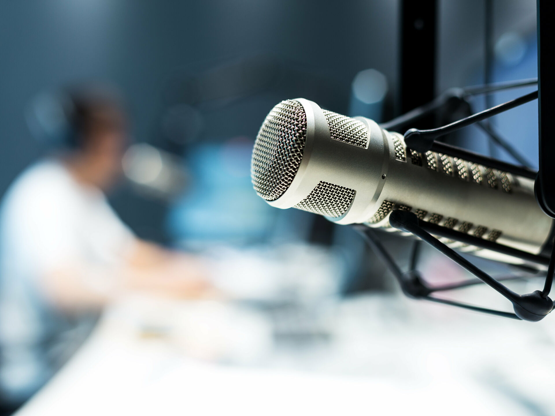 Thế giới "Radio" nơi mà hình ảnh đều trở nên vô nghĩa
